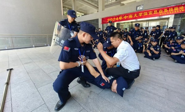 長沙紅光保安服務(wù)有限公司,長沙安保服務(wù),長沙安全服務(wù),長沙非武裝押運,勞務(wù)派遣服務(wù)